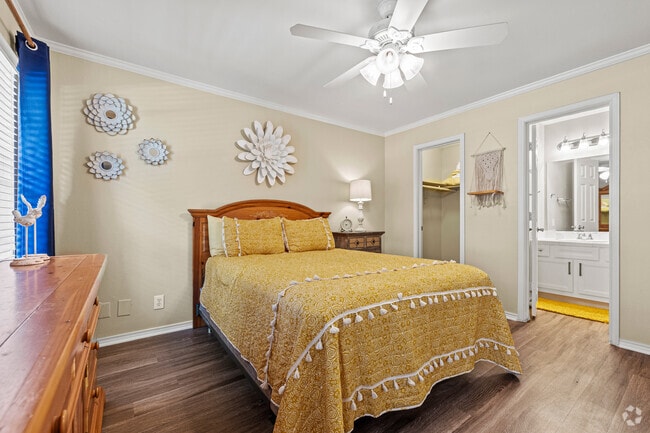 1BR, 1BA - 510SF - Bedroom - Northwood Luxury Apartments & Corporate Suite