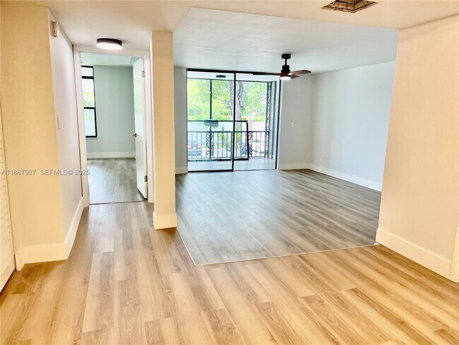 Foto del edificio - 3680 Inverrary Dr