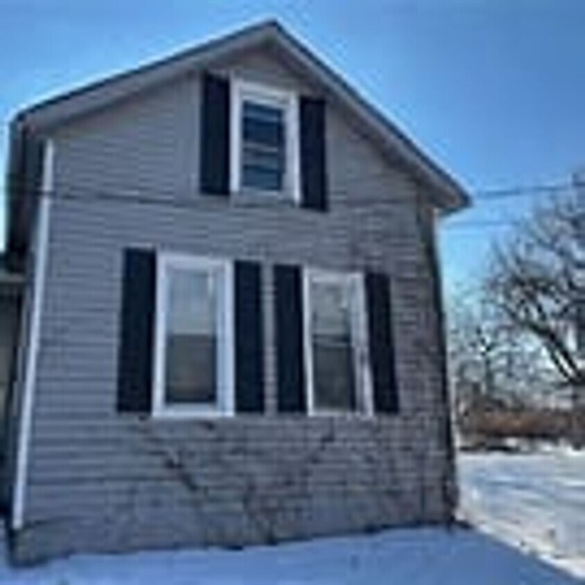 Foto principal - Section 8 Accepted, Charming 3BR 1BA Home