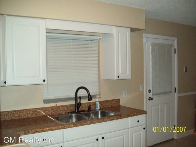 Foto del edificio - 27156 Thorncrest Ave