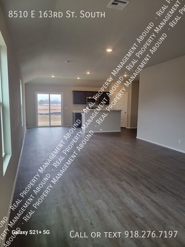 Foto del edificio - 8510 E 163rd St S