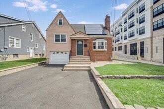 Building Photo - 981 Johnson Pl
