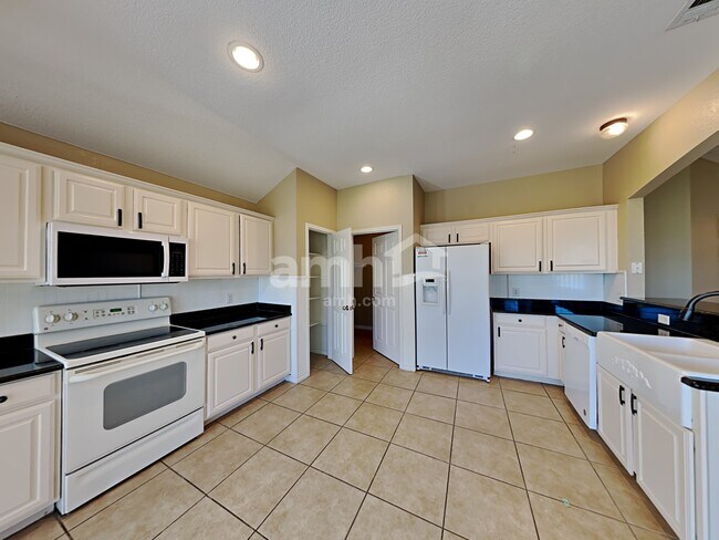 Building Photo - 9300 Lisa Ct