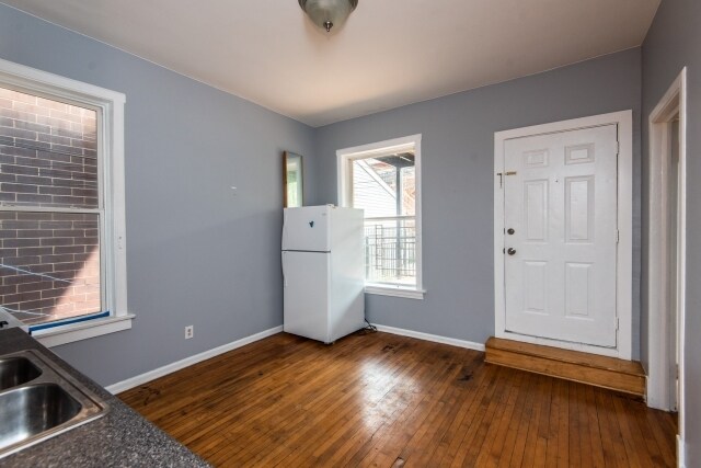 Foto del edificio - 2131 W Division St