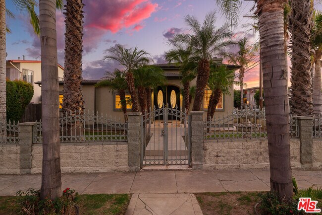 Foto del edificio - 4356 Kingswell Ave