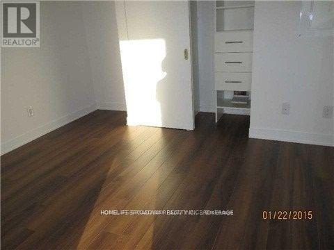 Building Photo - 210 Simcoe St