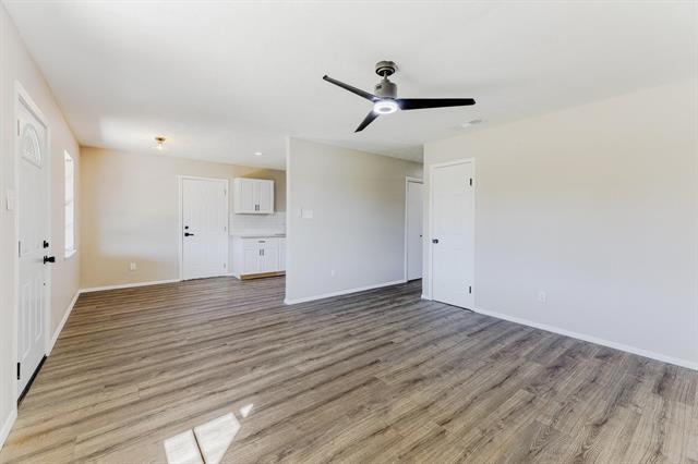 Foto del edificio - 3305 Elm Grove Rd