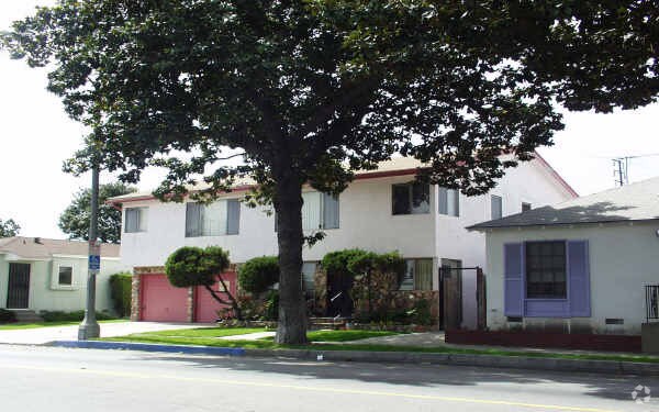 Foto principal - 2021 Magnolia Ave