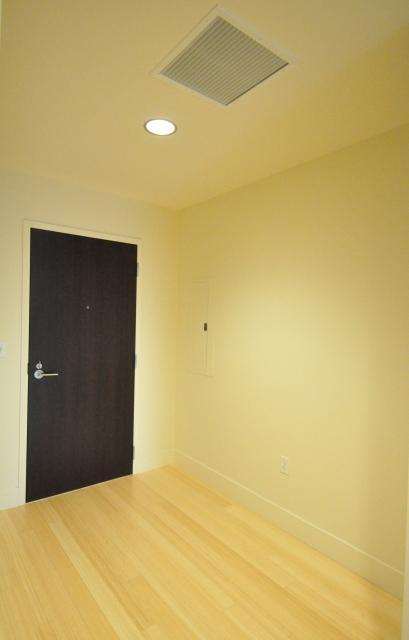 Building Photo - 1 bedroom in Seattle WA 98121