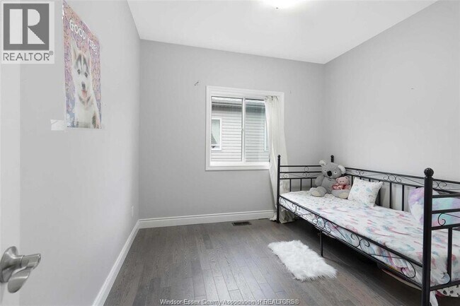Photo du bâtiment - 192 Lennox Ave