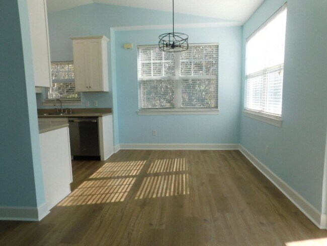 Foto del edificio - 2 Bedroom Located in Summerfield Community