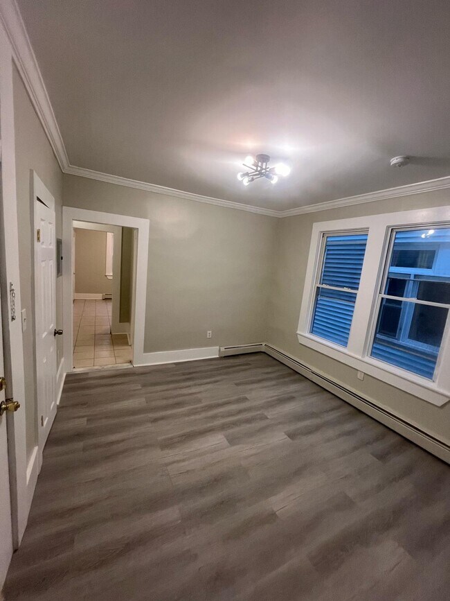 249 Amherst St 2R - 253 Amherst St