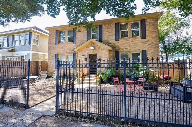 Building Photo - 4312 Roseland St