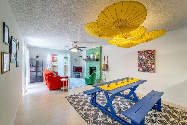 Foto del edificio - 4703 Yucca Hill Dr