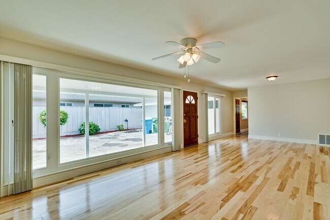 Foto del edificio - Fully Remodeled Single-Family Home Near Ap...