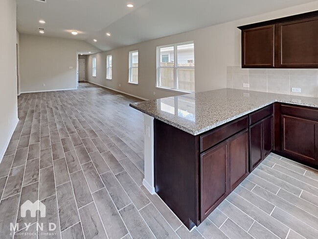 Foto del edificio - 5621 Corso Ct