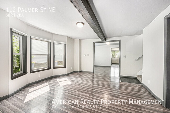 Foto del edificio - 112 Palmer St NE