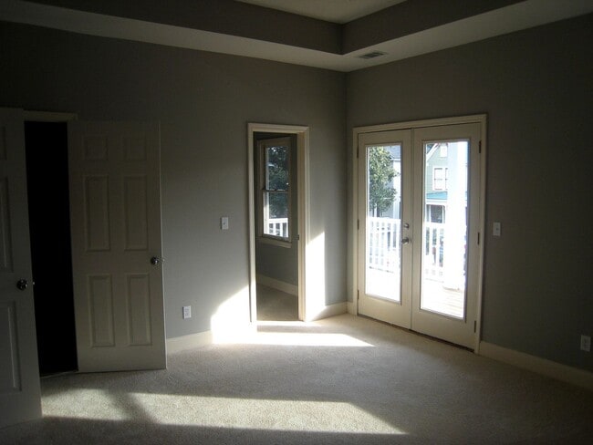 Foto del edificio - A Newer 3 Bedroom, 2.5  Bath Home with a Charming Front Porch