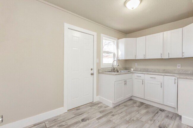 Foto del edificio - 2-Bedroom, 1-Bathroom Home for Rent