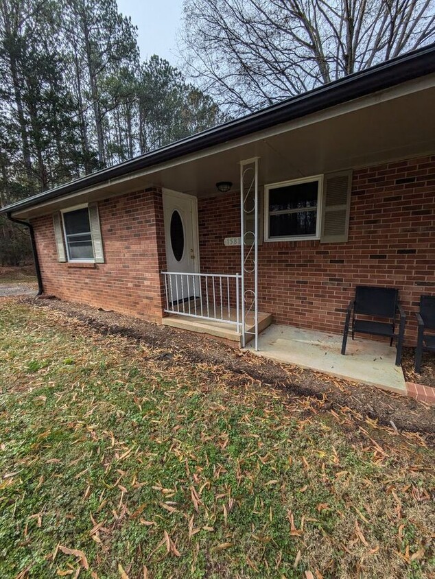 Foto principal - 2BD/1BA Unit in Hickory