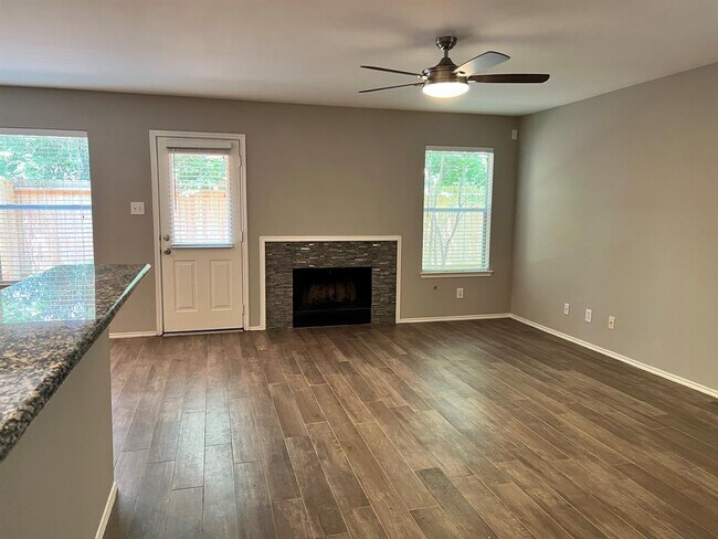Foto del edificio - 147 N Villa Oaks Dr