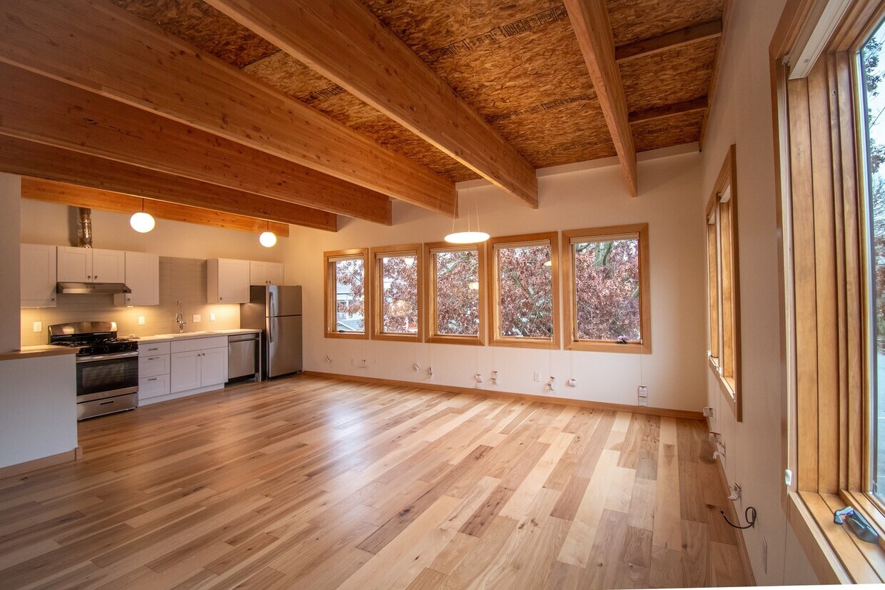Primary Photo - 2828 Southeast Gladstone Street, Unit 2828...