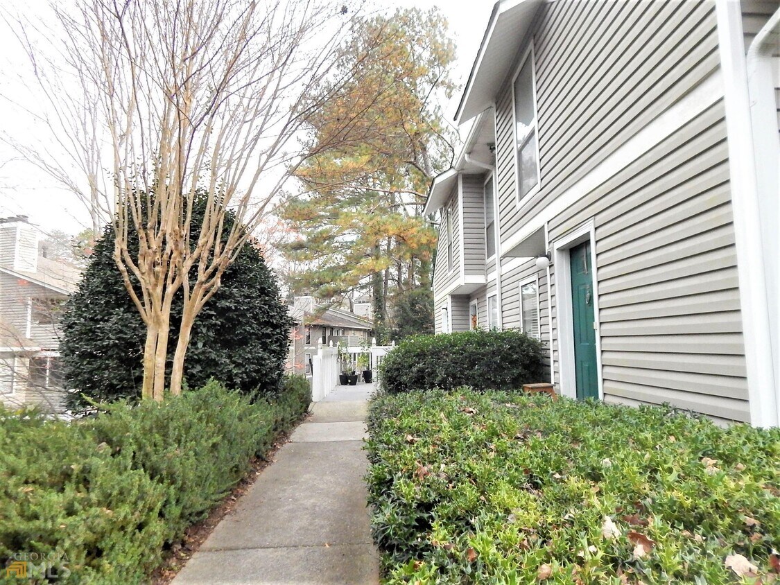 Primary Photo - 501 Wynnes Ridge Cir SE