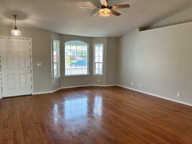 Building Photo - 1117 Feltham Peak Dr