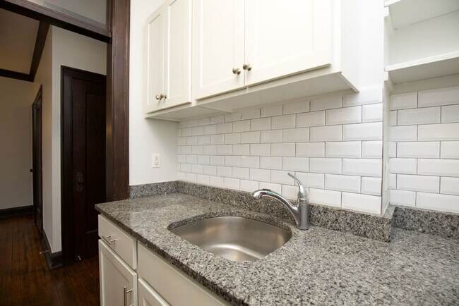 Foto del edificio - 1367 E 53rd St