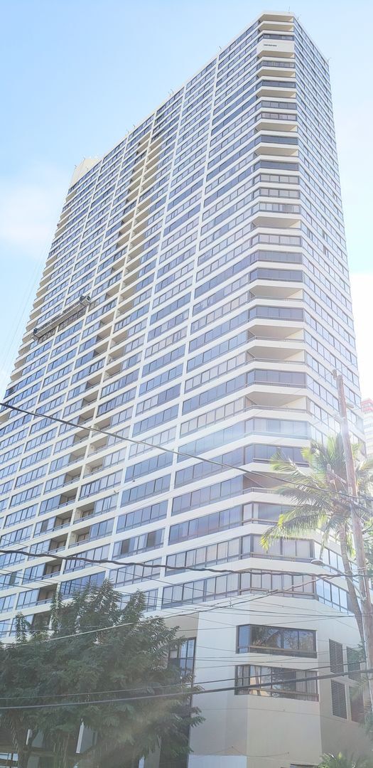 Building Photo - 2499 Kapiolani Blvd