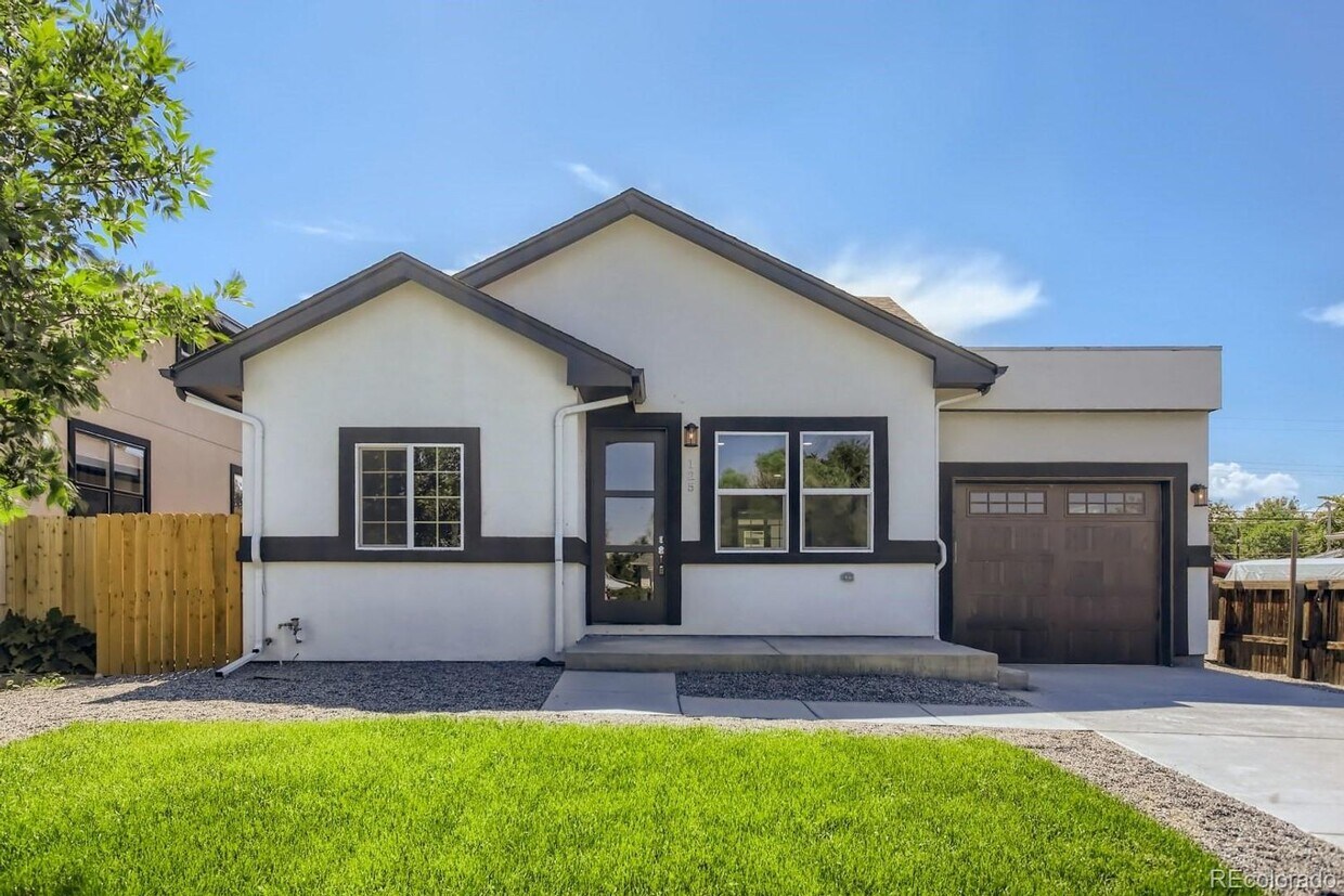 Foto principal - Beautiful newly built 2 bed, 2 bath home