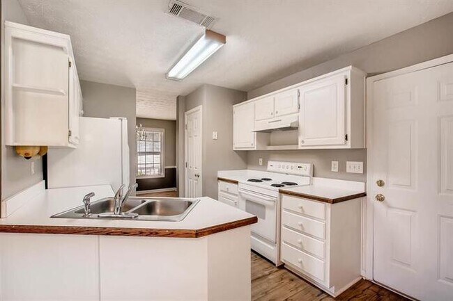 Foto del edificio - 301 Landon Dr SE, Conyers, GA, 30094