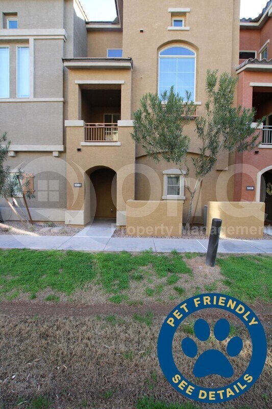 Foto principal - 240 W Juniper Ave