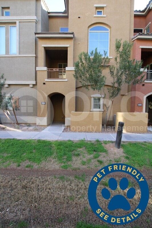 Primary Photo - 240 W Juniper Ave