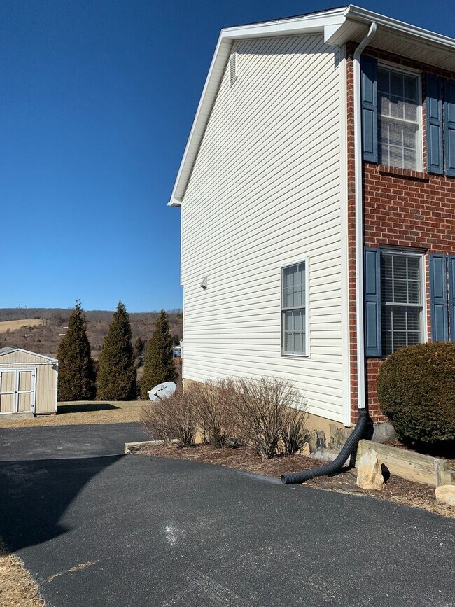 Building Photo - 165 Tula Cir
