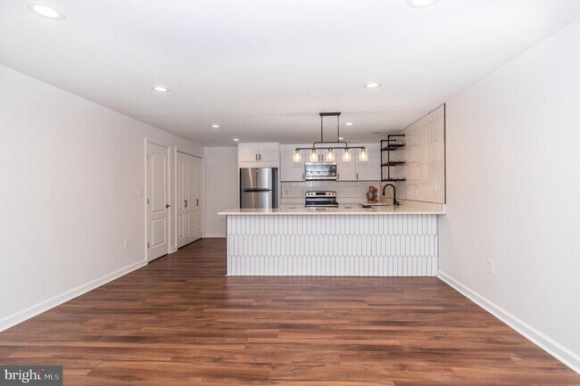 Foto del edificio - 4802 Hicks Dr