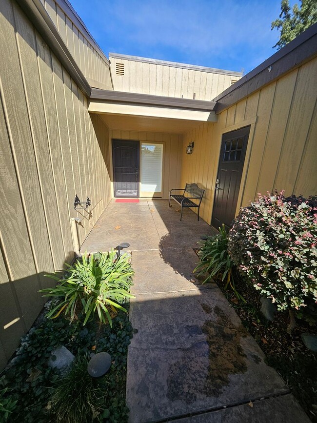 Building Photo - 2 BEDROOM 2 BATH WITH LARGE DEN IN THE BEA...