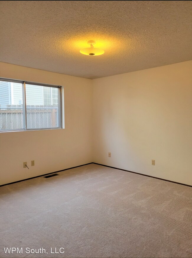 Building Photo - 3 br, 2 bath House - 2624 NE 19th St
