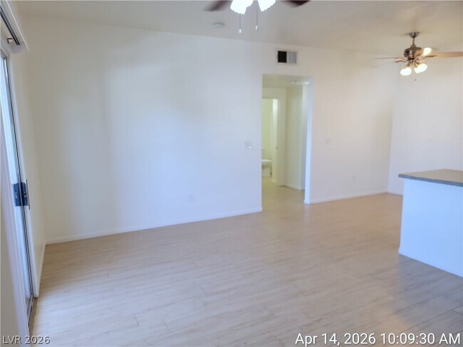 Foto del edificio - 5650 E Sahara Ave