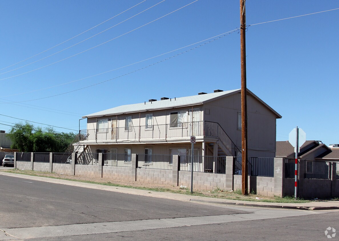 Building Photo - 2457 E Pueblo Ave