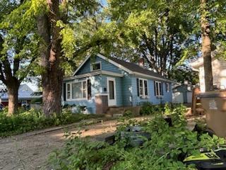 front view & 4 season porch - 921 Clarence Ct