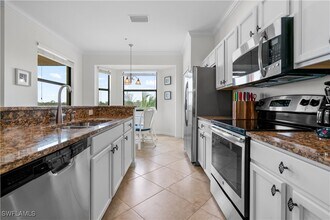 Building Photo - 9735 Acqua Ct