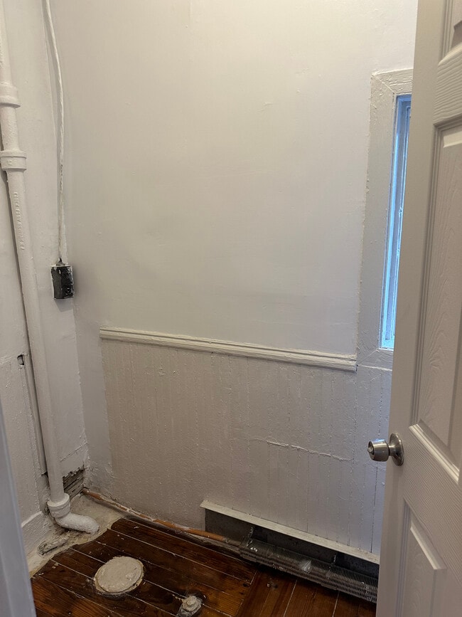 Building Photo - 46 Gesler St