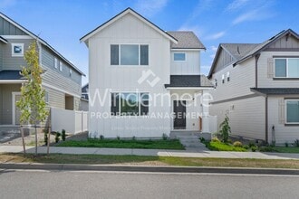 Building Photo - 2749 Talon Ln