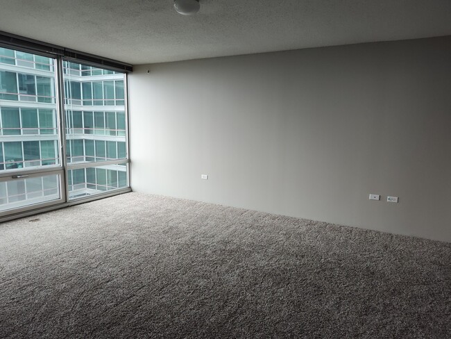 Building Photo - 9725 Woods Dr