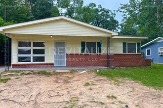 Building Photo - 1104 Rhett Dr