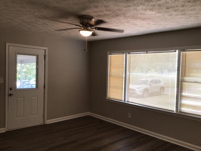 Foto del edificio - 4701 Auburn Rd