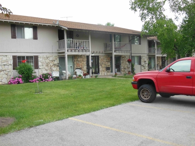 Building Photo - Maplecrest Apartments