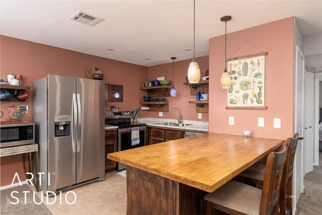 Foto del edificio - Beautiful 2-bedroom 2-bathroom upstairs un...