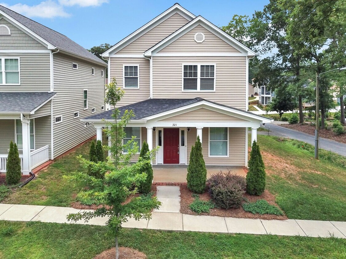 Foto principal - Two Story Cottage In Historic Waxhaw
